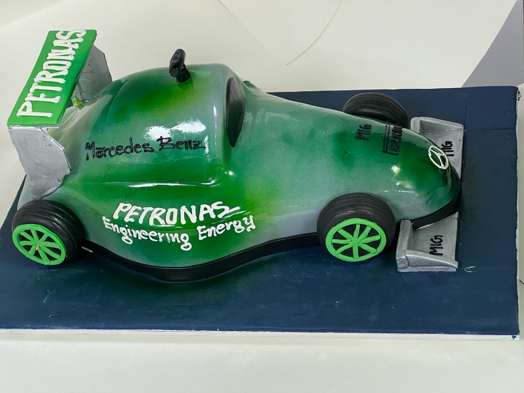 Racing car cake OC66