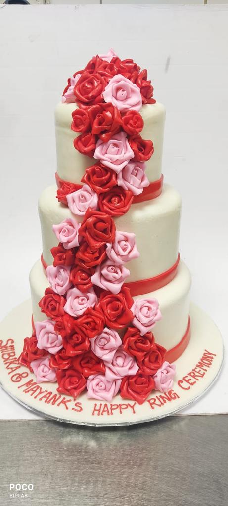 Red and pink rose tier cake OC68