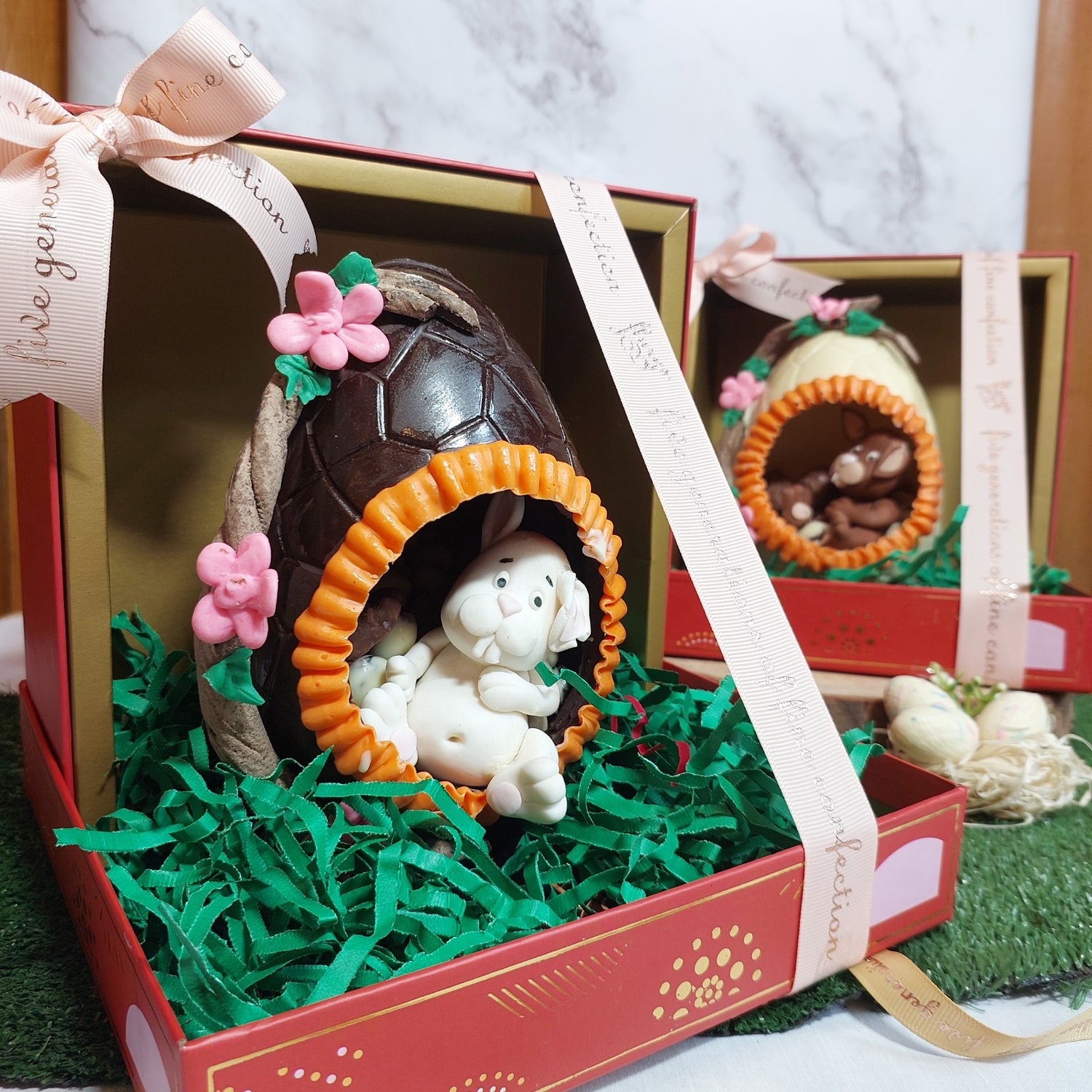 Decorative Chocolate Egg with Bunny (700 gm)